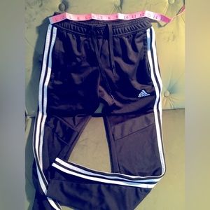 Adidas Women’s joggers w/zipper pockets& at ankle, worn once&in perfect shape!